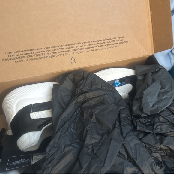 Brand new Prada men size 11.
Never worn - Picture 4 of 5